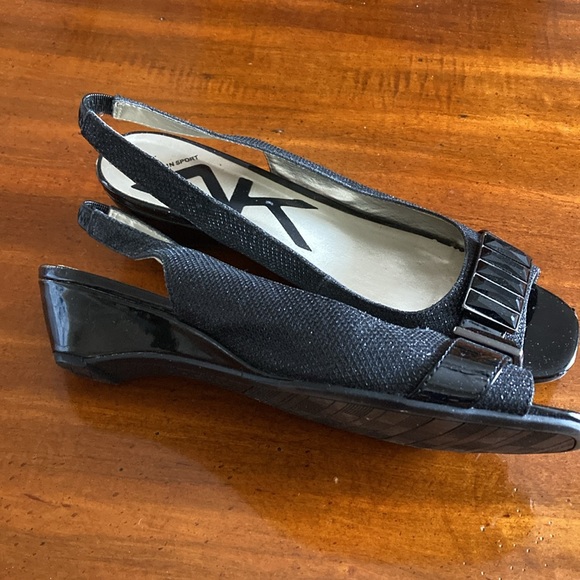Anne Klein Gently used dressy sandals black with glitter Size 7Wide - Picture 6 of 6